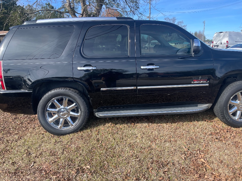 2010 GMC Yukon Denali's photo